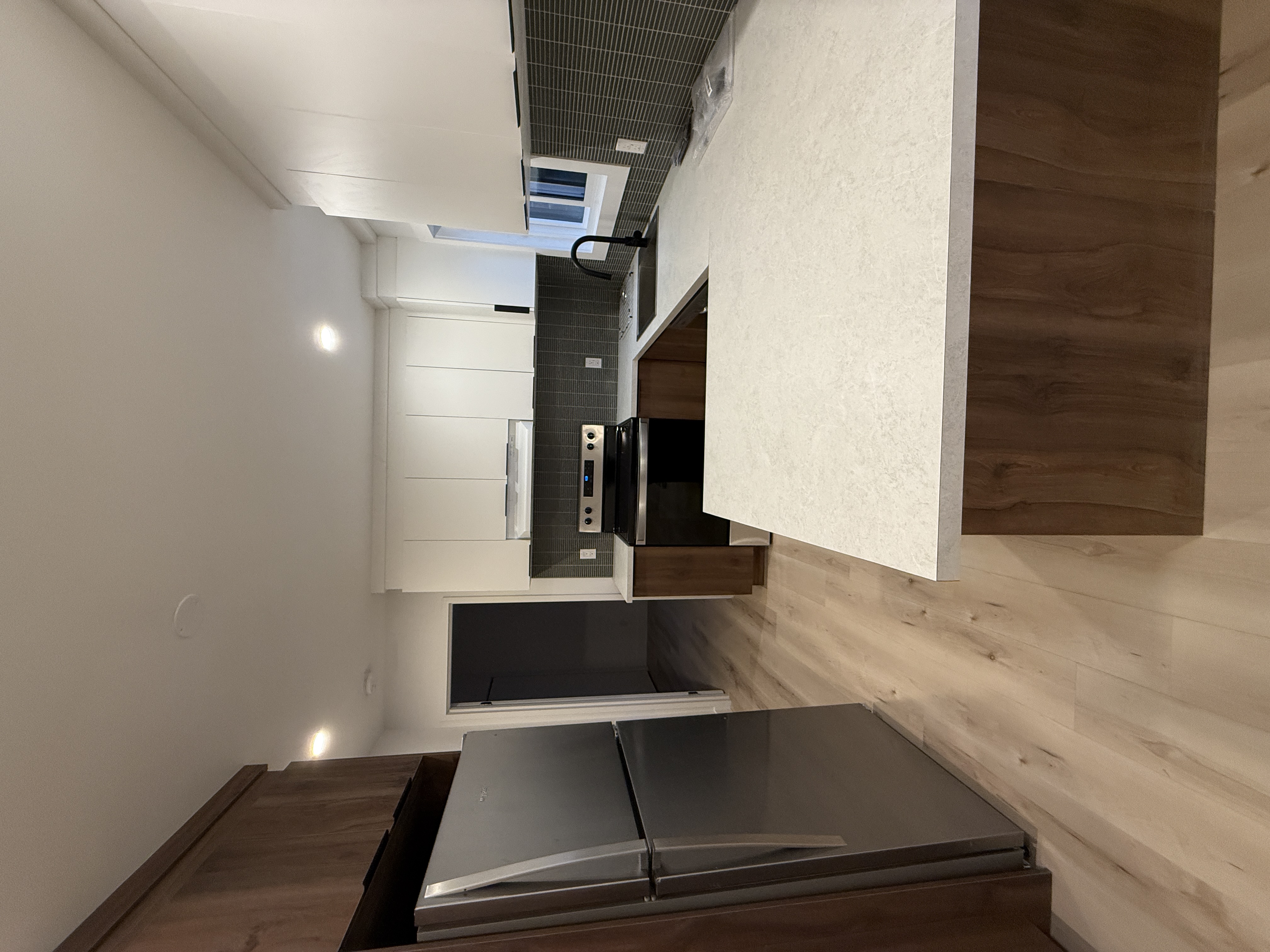 1220-1230 Mcmanamy  — 3 ½
